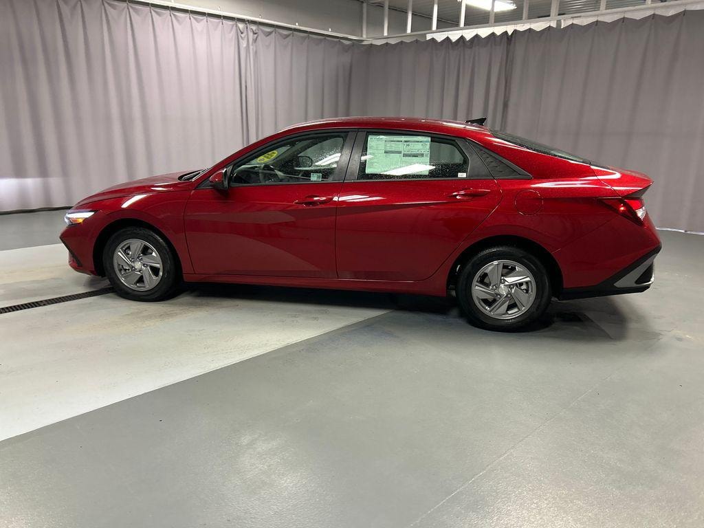 New 2025 Hyundai Elantra SE Sedan
