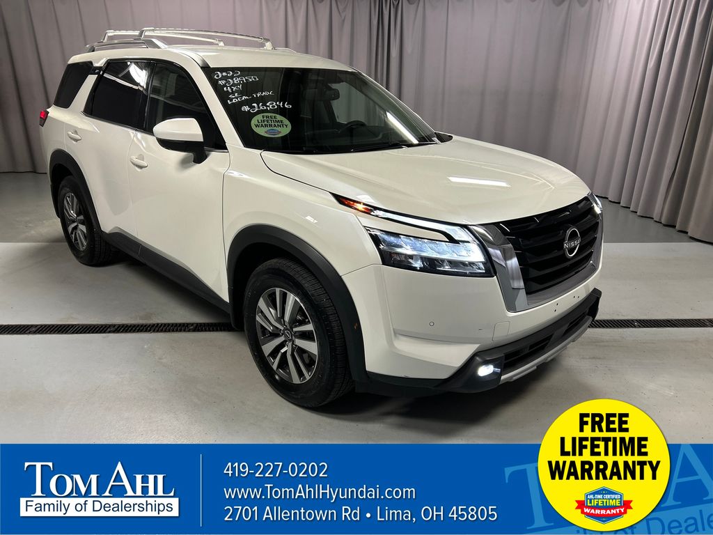 2022 Nissan Pathfinder SL's photo