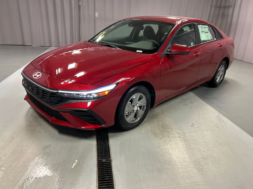 2025 Hyundai Elantra SE photo 3