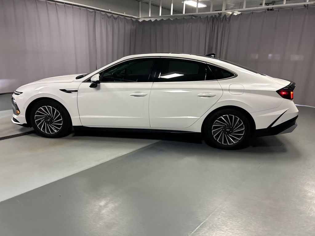 Certified 2025 Hyundai Sonata Hybrid Limited Sedan