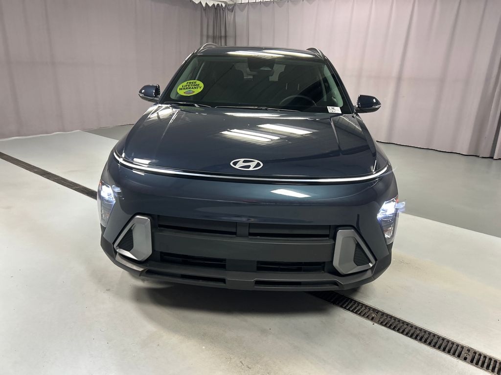 2025 Hyundai Kona SEL photo 2