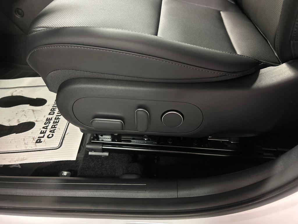 2026 Hyundai Kona Limited - Photo 11