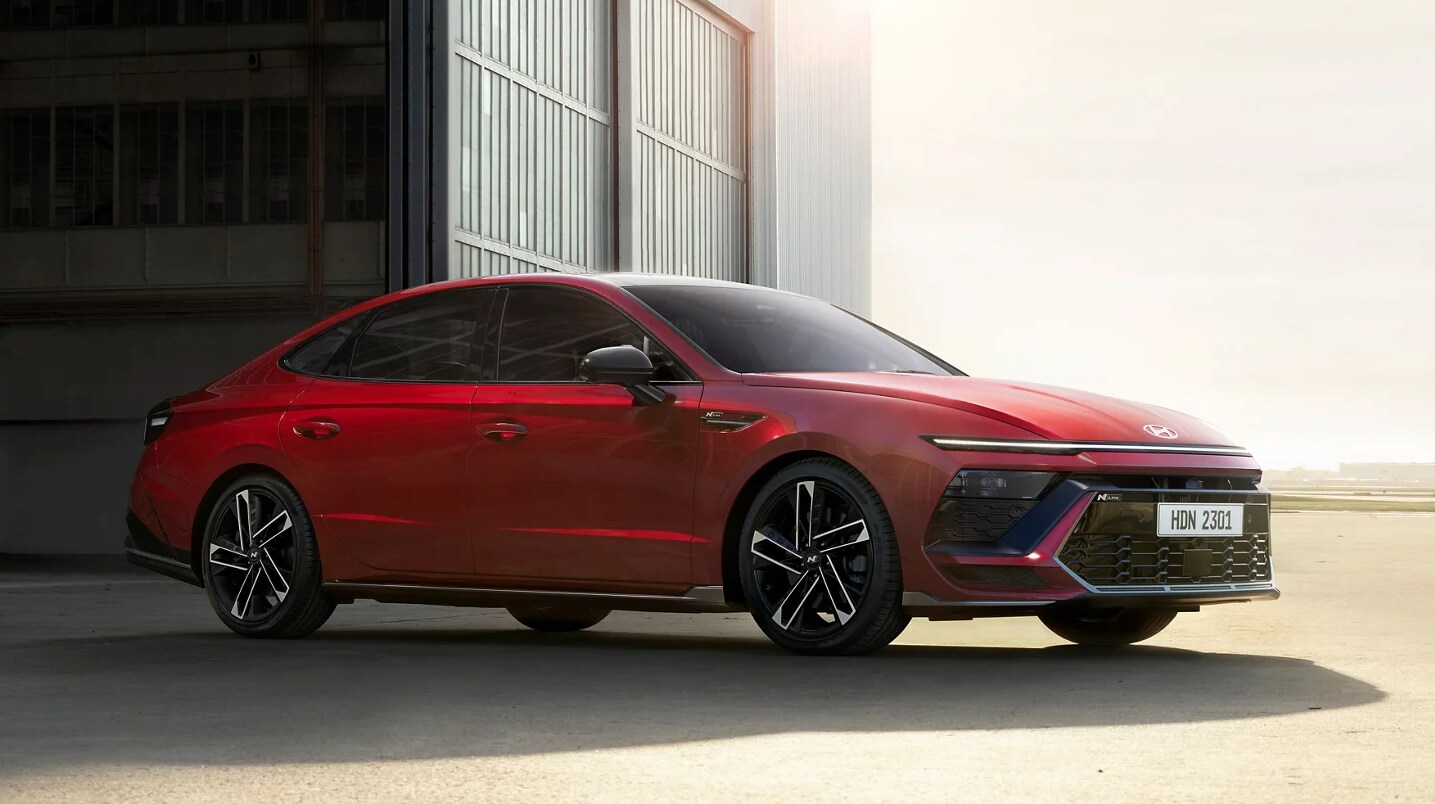 Side profile view of the 2024 Hyundai Sonata