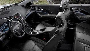 2017 Hyundai Azera interior