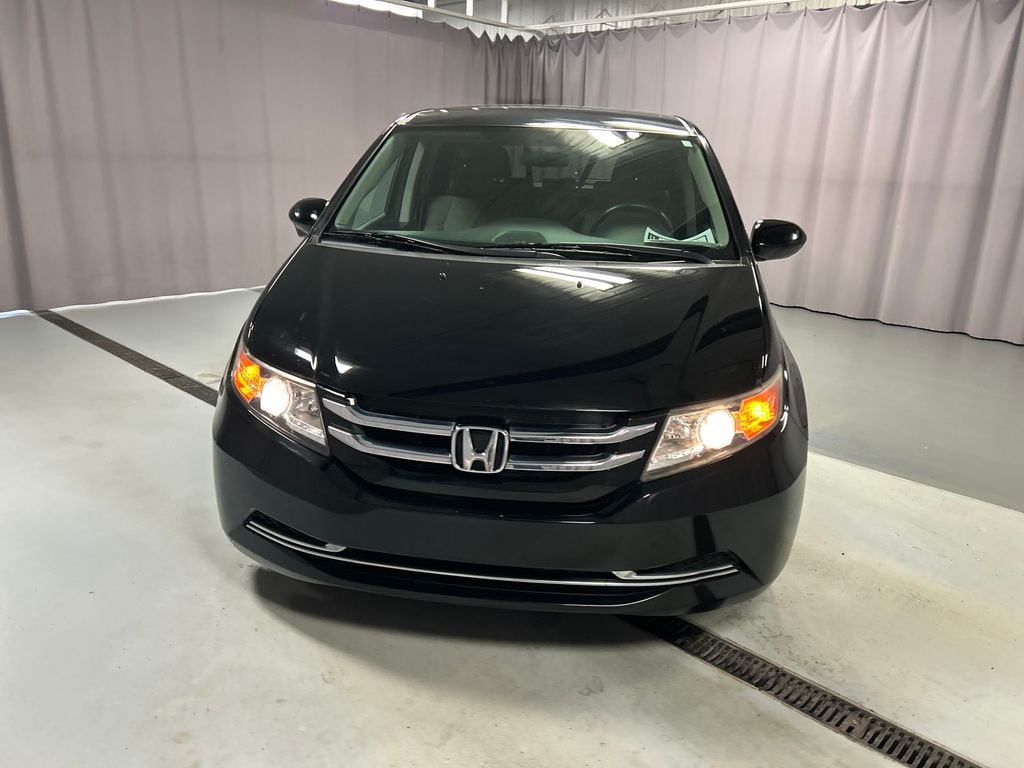 Used 2016 Honda Odyssey SE Van Passenger Van