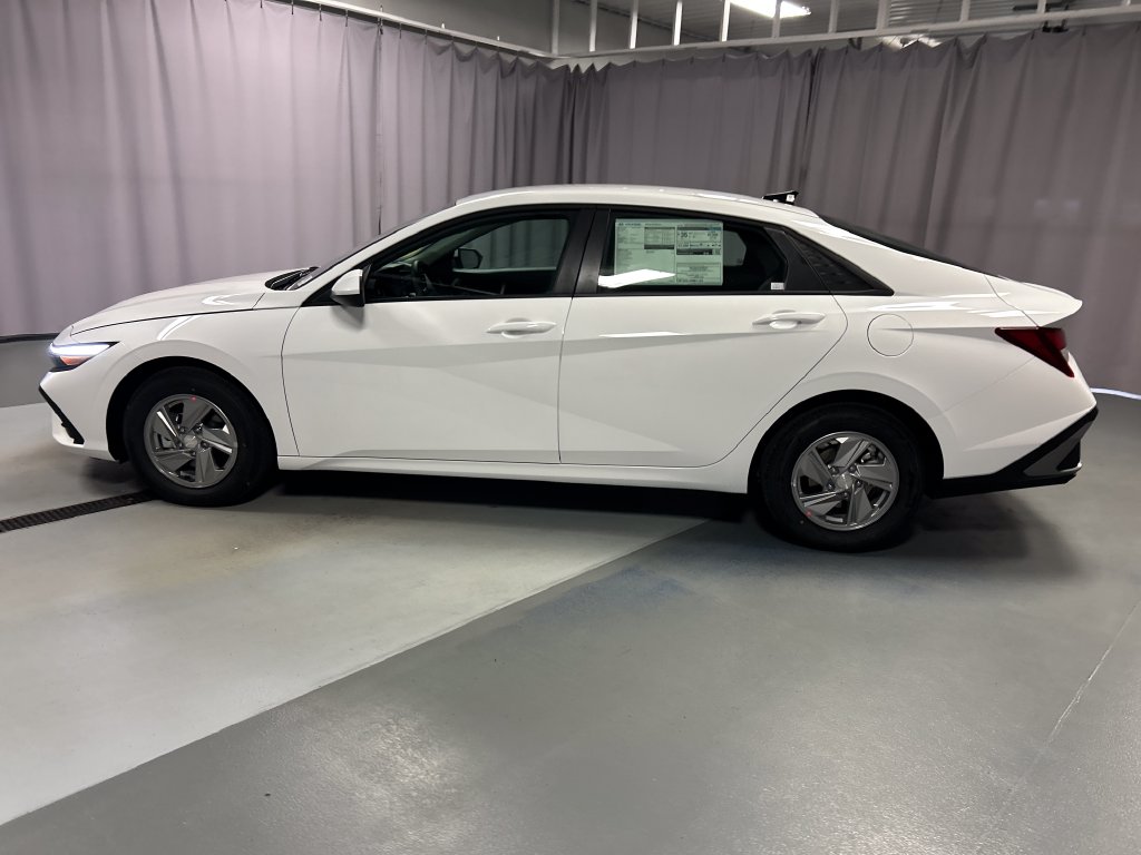 New 2026 Hyundai Elantra SE Sedan