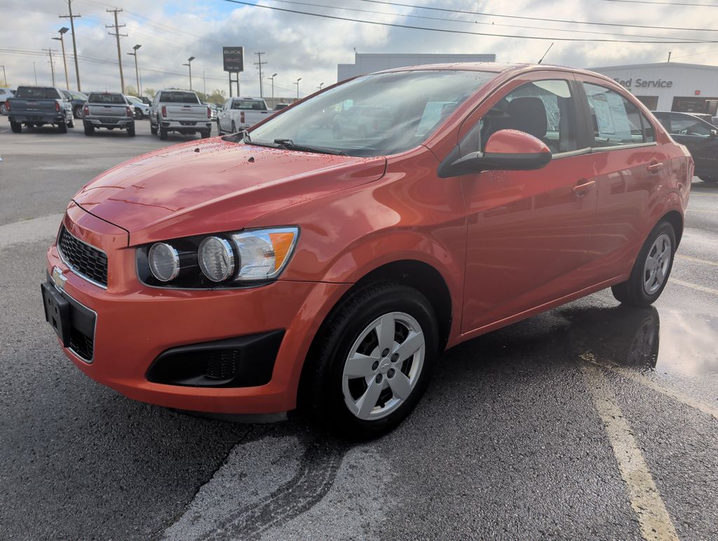 2013 Chevrolet Sonic LS photo 2