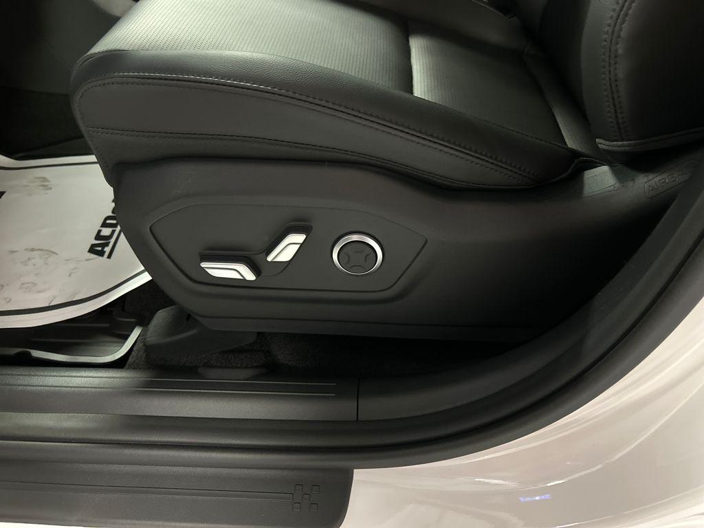 2026 Hyundai Santa Fe Limited - Photo 11
