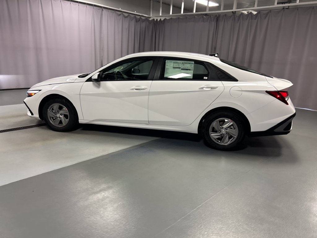 New 2026 Hyundai Elantra SE Sedan