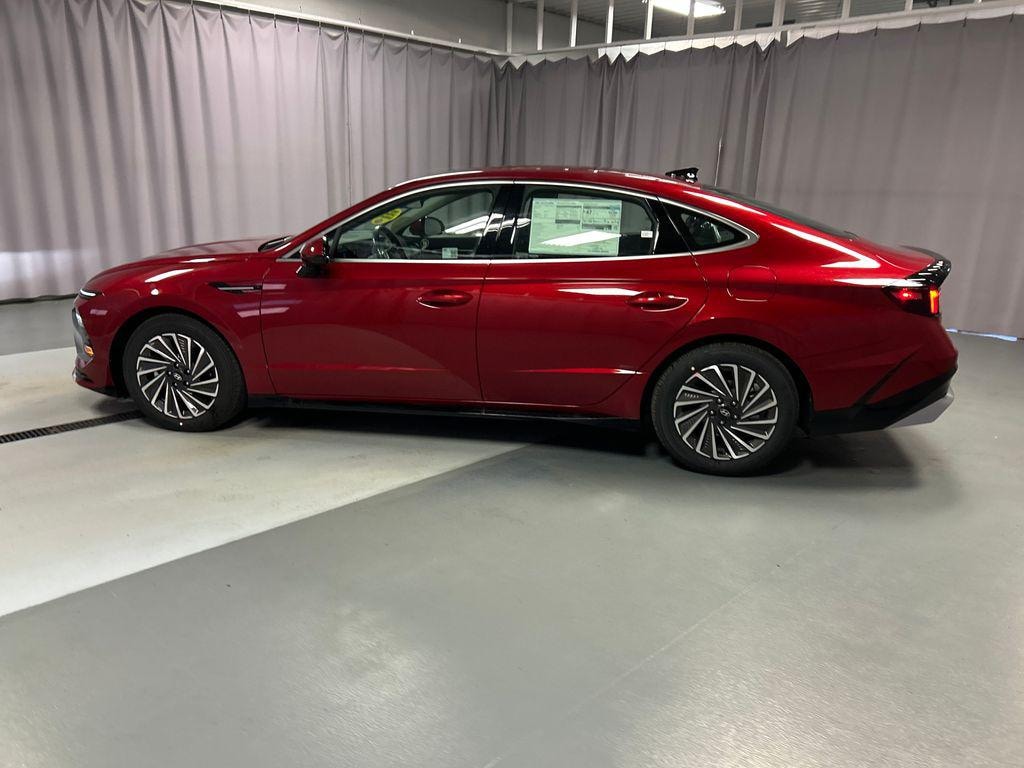 New 2025 Hyundai Sonata Hybrid SEL Sedan
