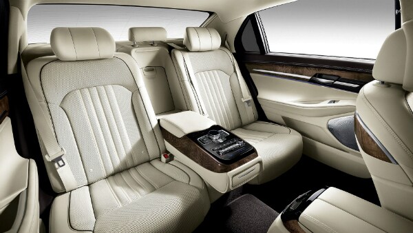2017 Hyundai Genesis G90 back seat with rear controls