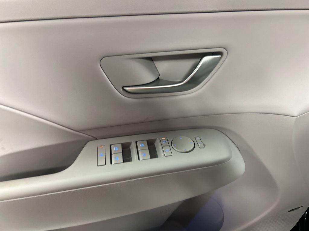 2026 Hyundai Kona Limited - Photo 12