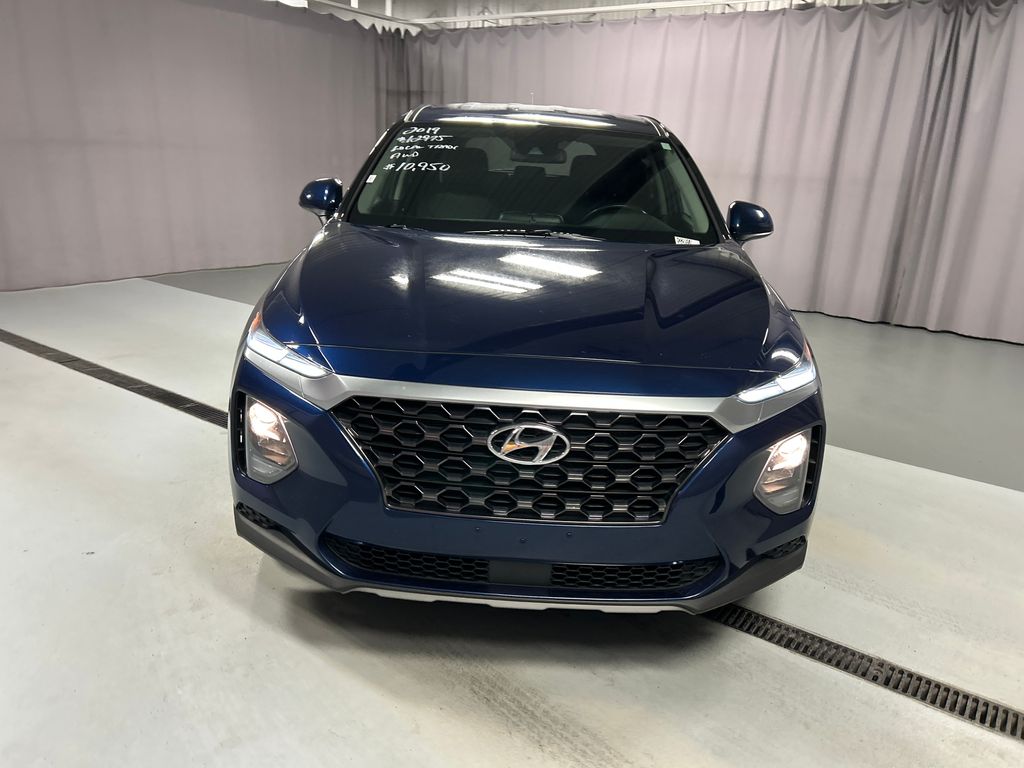 2019 Hyundai Santa Fe SE photo 2
