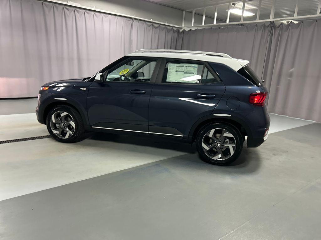New 2026 Hyundai Venue SEL w/Two-Tone Roof SUV
