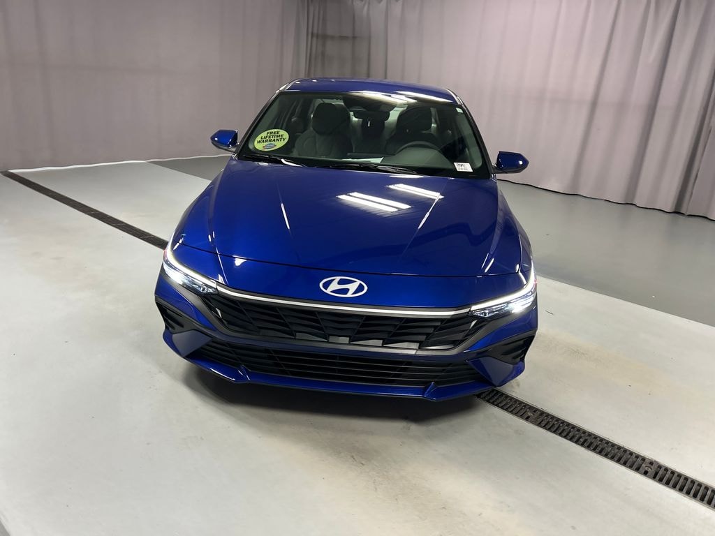 Used 2025 Hyundai Elantra SE Sedan