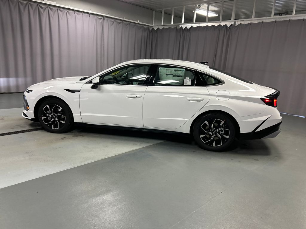2025 Hyundai Sonata SEL photo 4