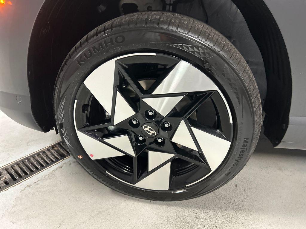 2026 Hyundai Kona Limited - Photo 9