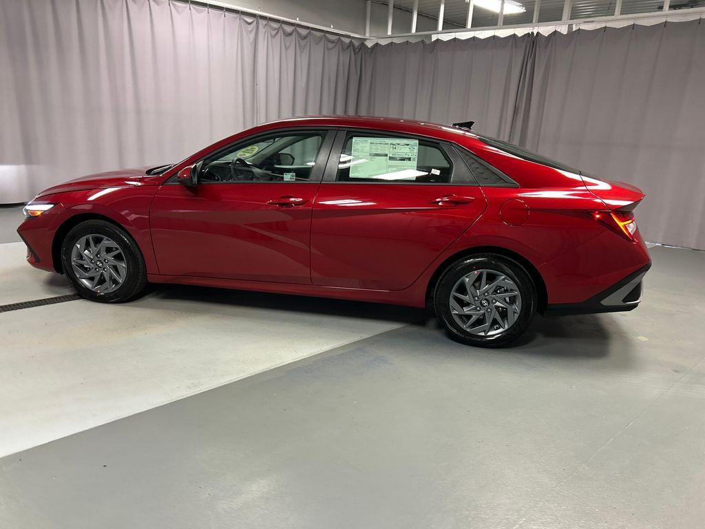 New 2025 Hyundai Elantra Hybrid Blue Sedan