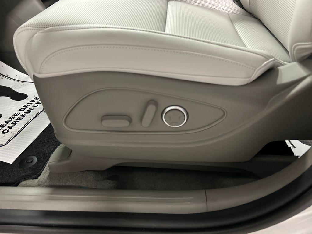 2026 Hyundai Palisade Limited - Photo 11