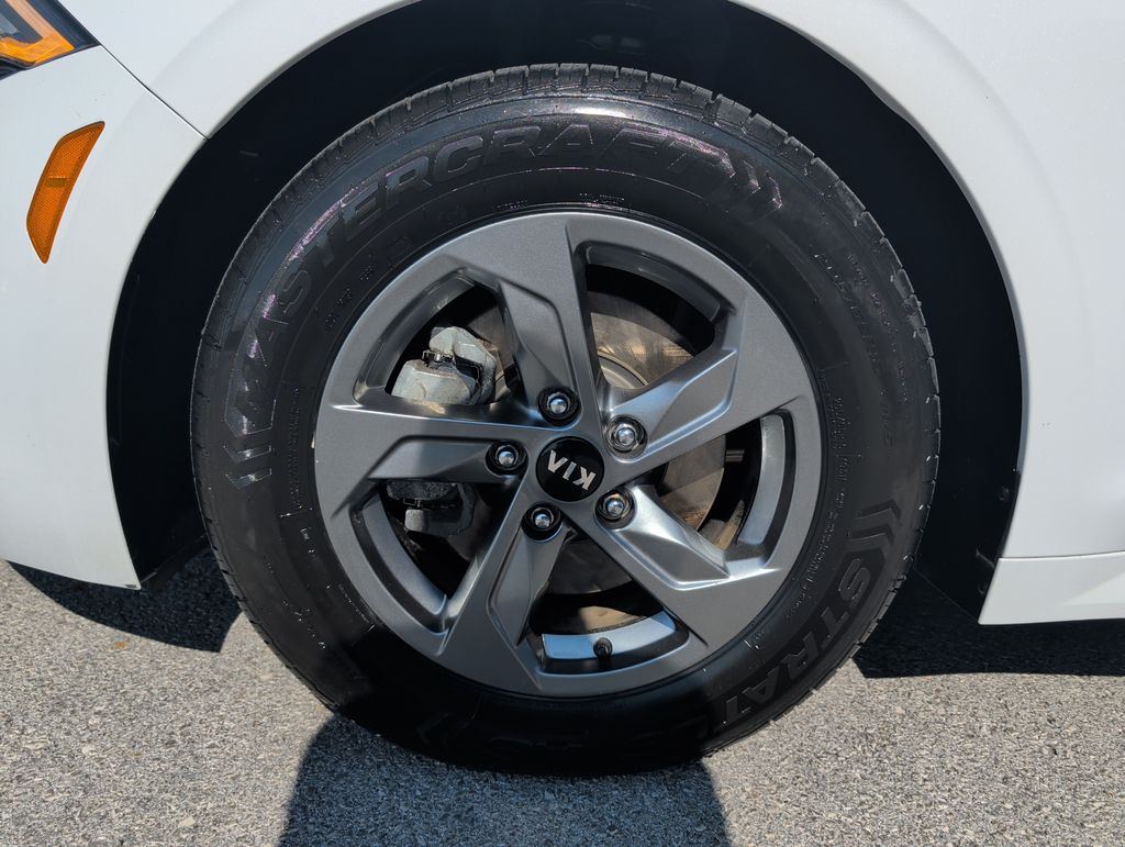 2021 Kia K5 LXS photo 3