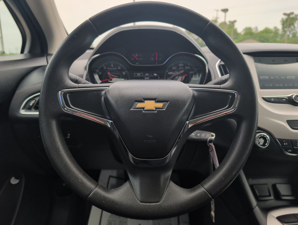 2017 Chevrolet Cruze LS - Photo 11