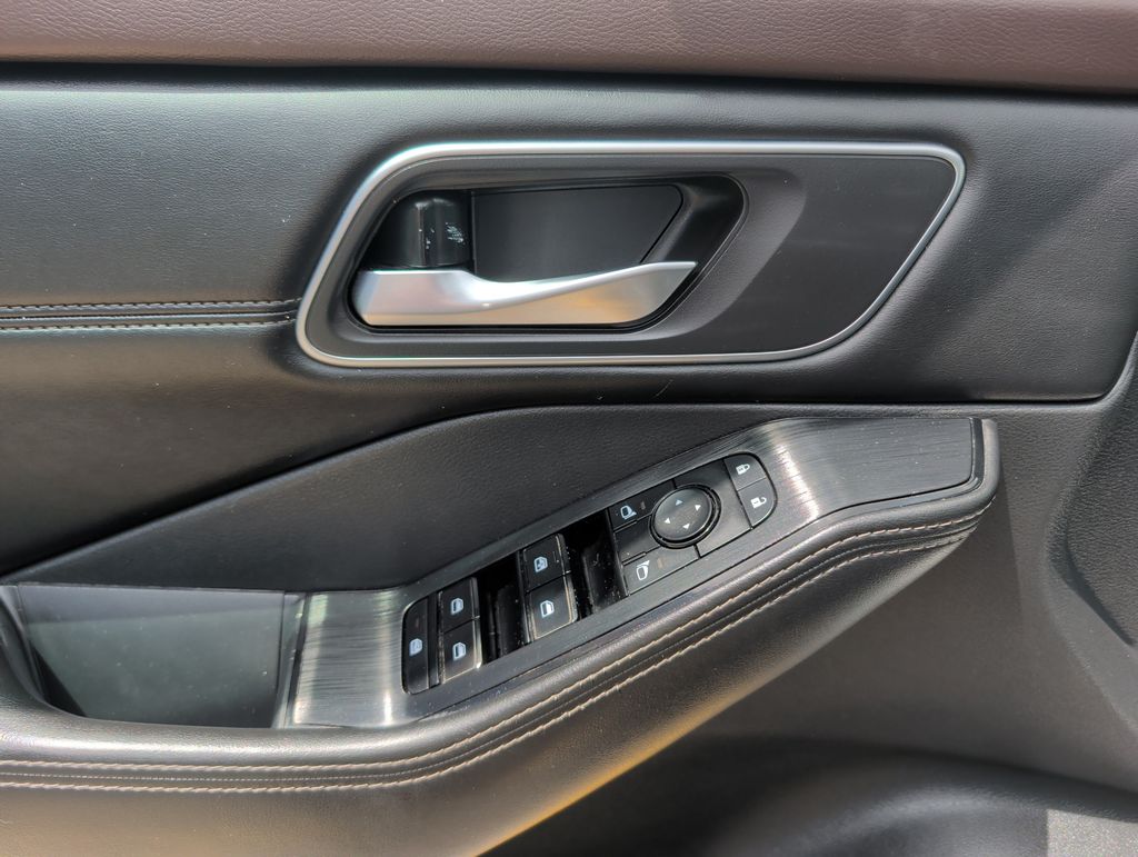 2021 Nissan Rogue SV - Photo 10