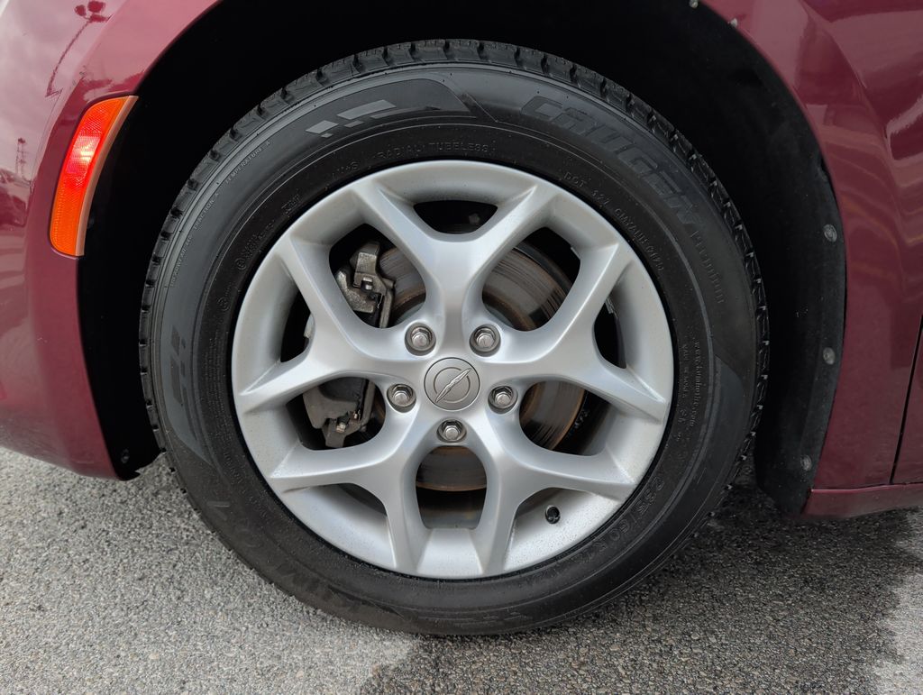 2017 Chrysler Pacifica Touring Plus photo 3