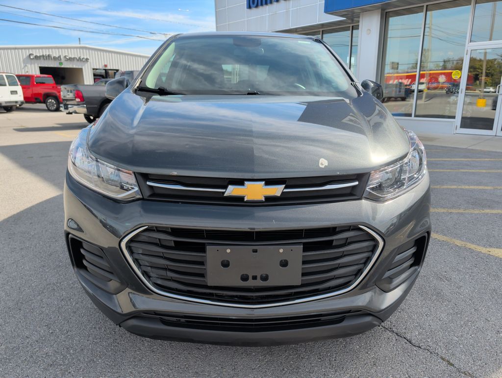2019 Chevrolet Trax LS photo 2