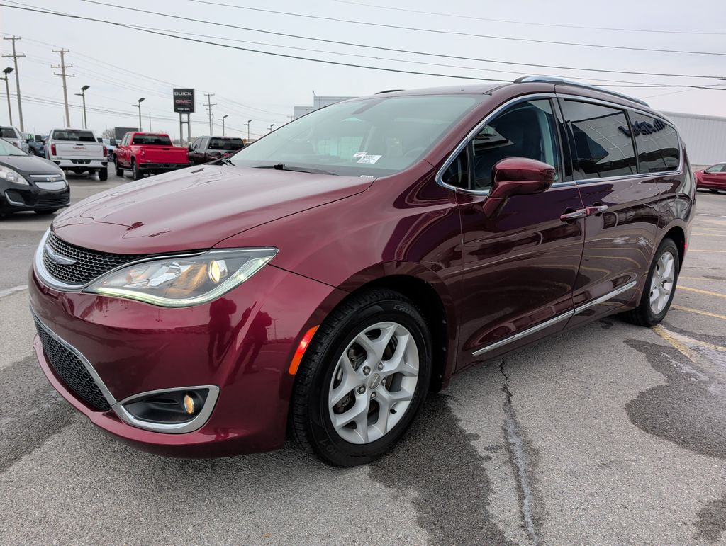 2017 Chrysler Pacifica Touring Plus photo 2