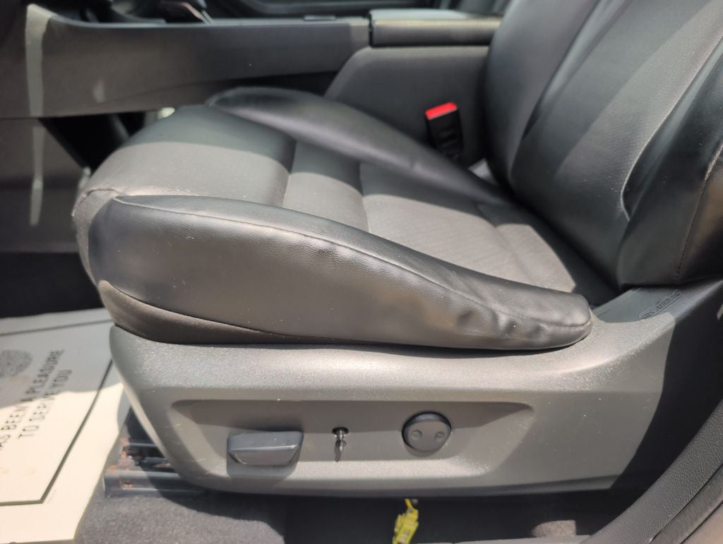2021 Nissan Rogue SV - Photo 9