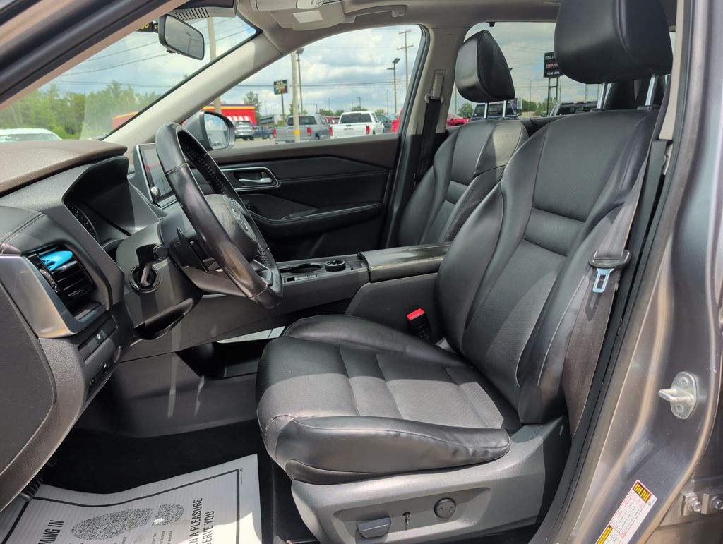 2021 Nissan Rogue SV - Photo 8