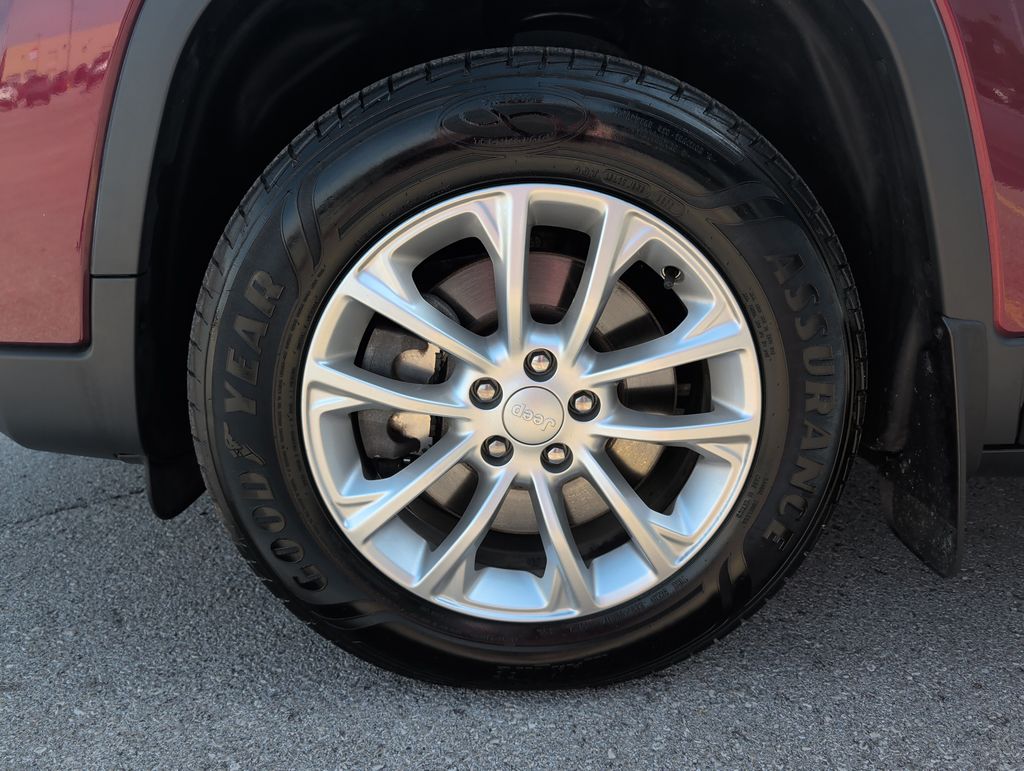 2019 Jeep Cherokee Latitude photo 4
