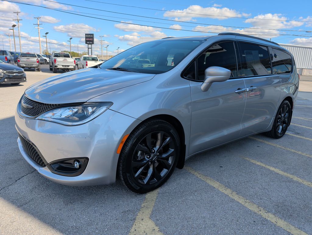 2018 Chrysler Pacifica Touring Plus photo 3
