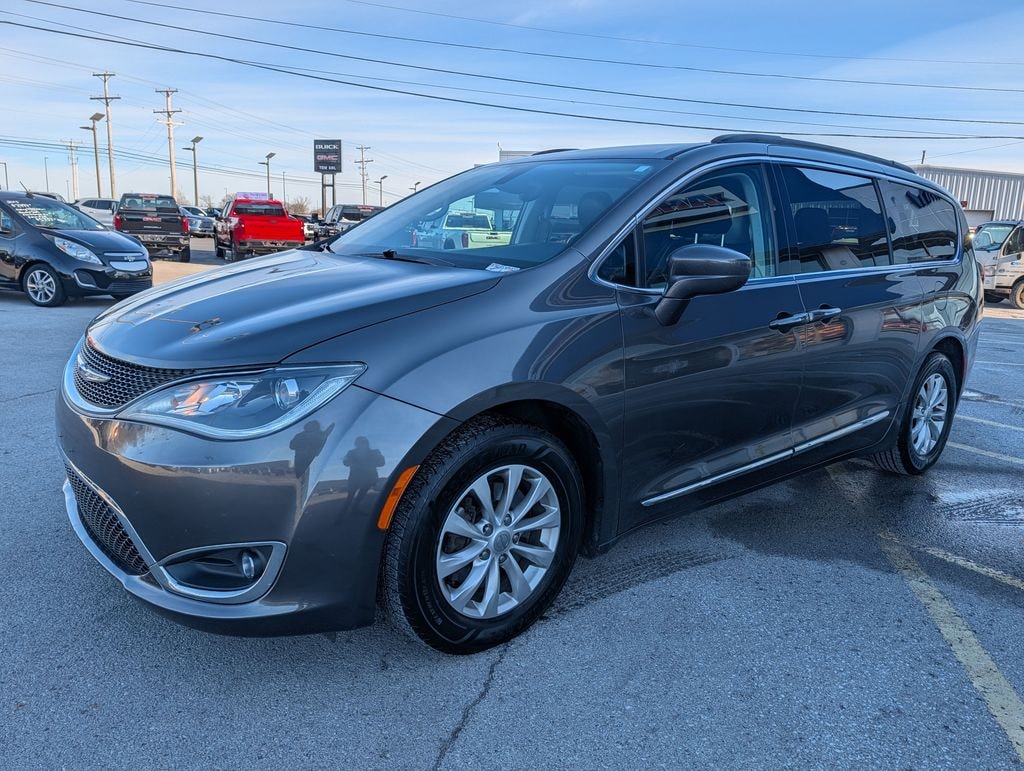Used 2017 Chrysler Pacifica Touring L Minivan/Van