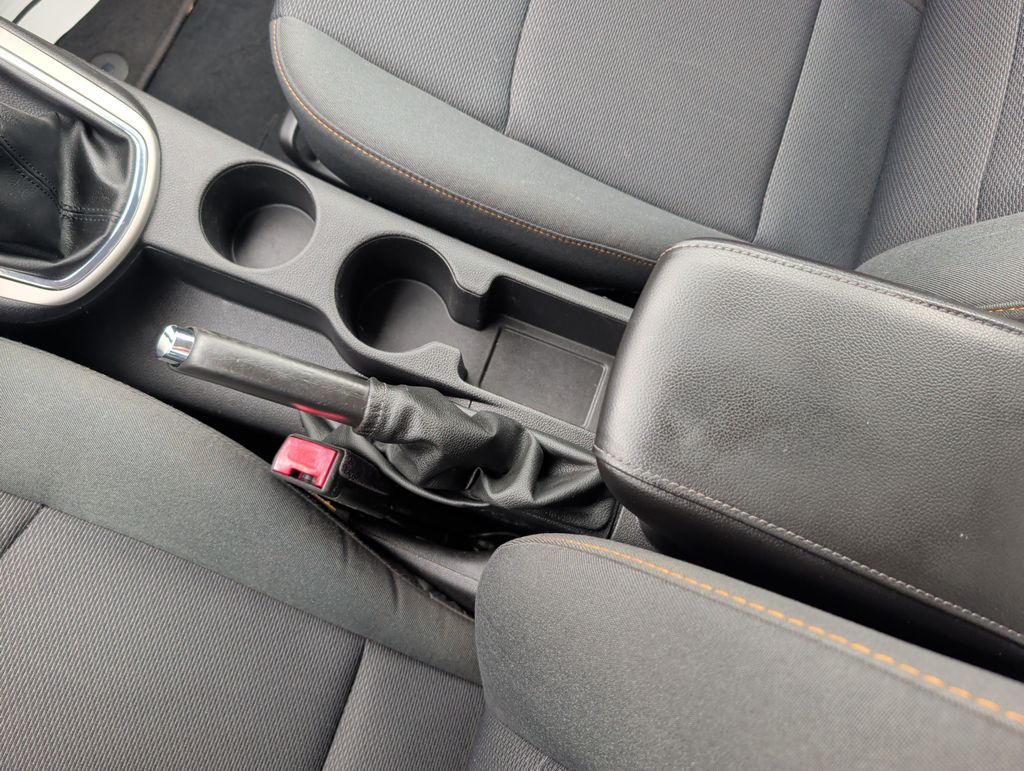 2017 Chevrolet Cruze LS - Photo 17