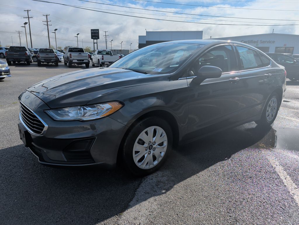 2020 Ford Fusion S photo 2