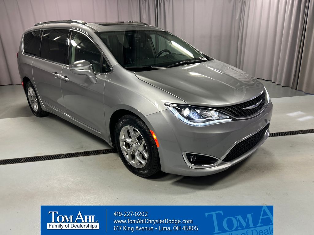 2018 Chrysler Pacifica Limited's photo