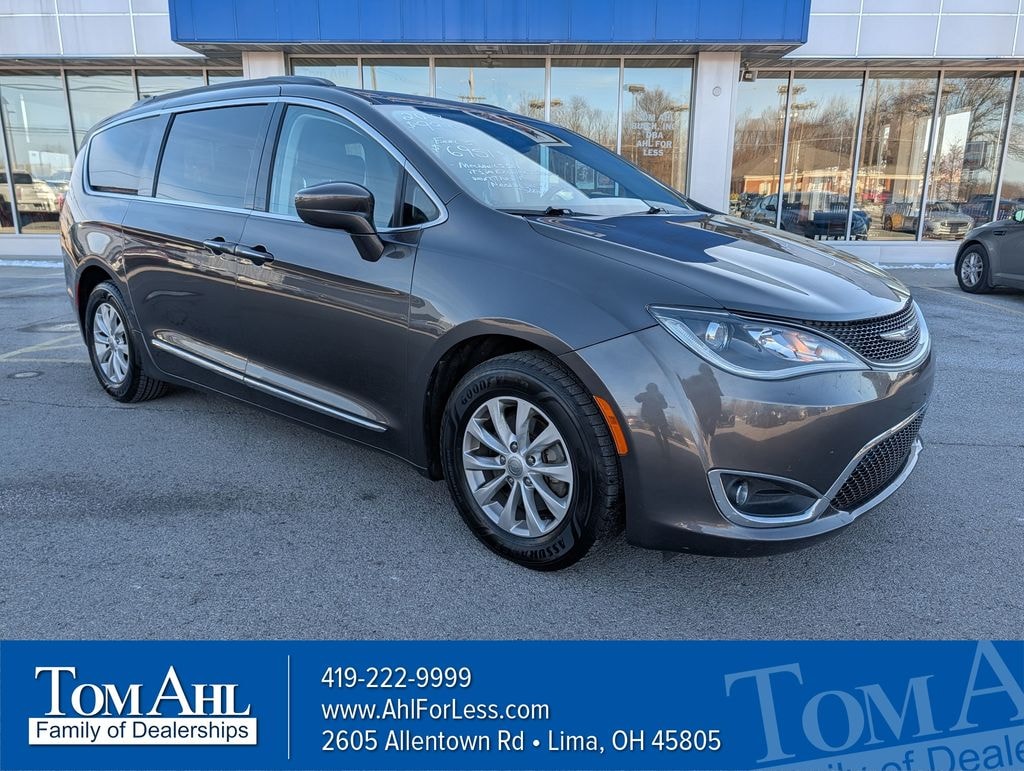 Used 2017 Chrysler Pacifica Touring L Minivan/Van