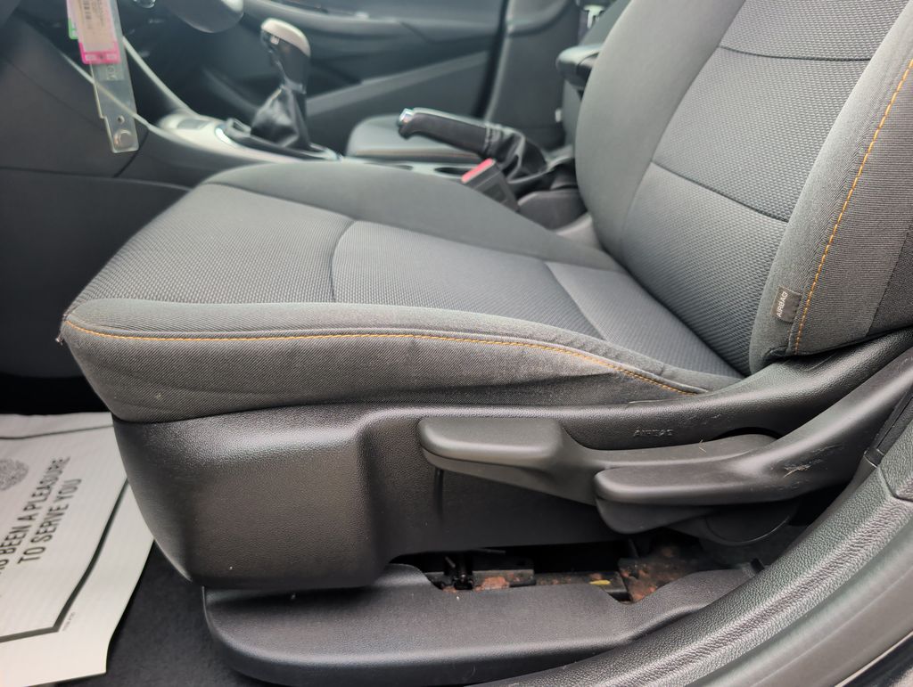 2017 Chevrolet Cruze LS - Photo 9