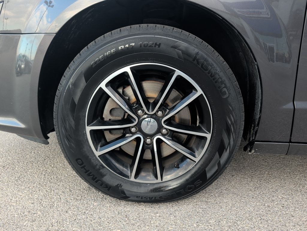 Used 2017 Dodge Grand Caravan SE Minivan/Van