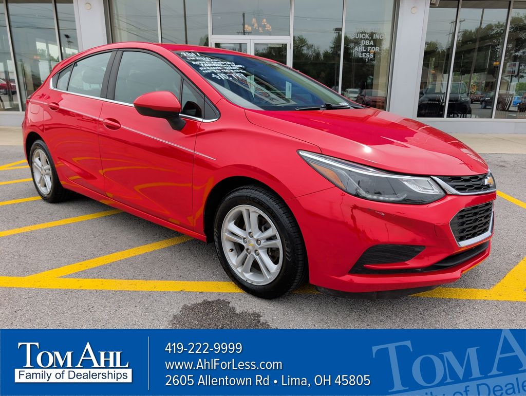 2017 Chevrolet Cruze LT Hatchback Auto's photo
