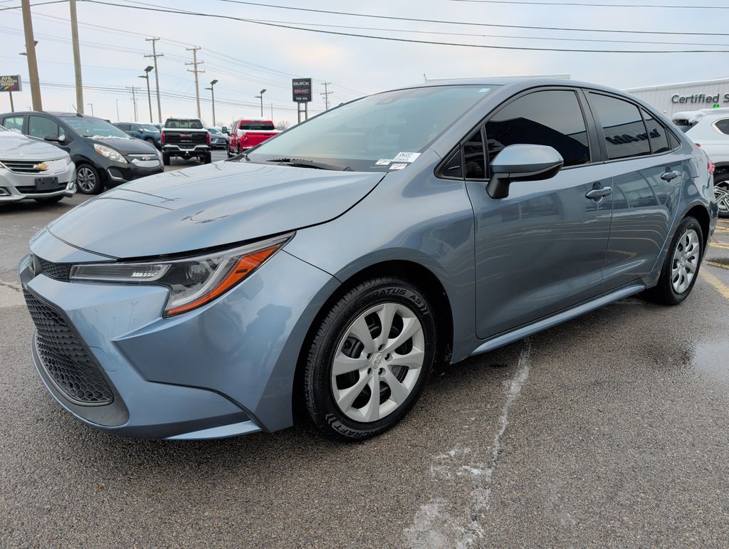 2022 Toyota Corolla LE photo 3