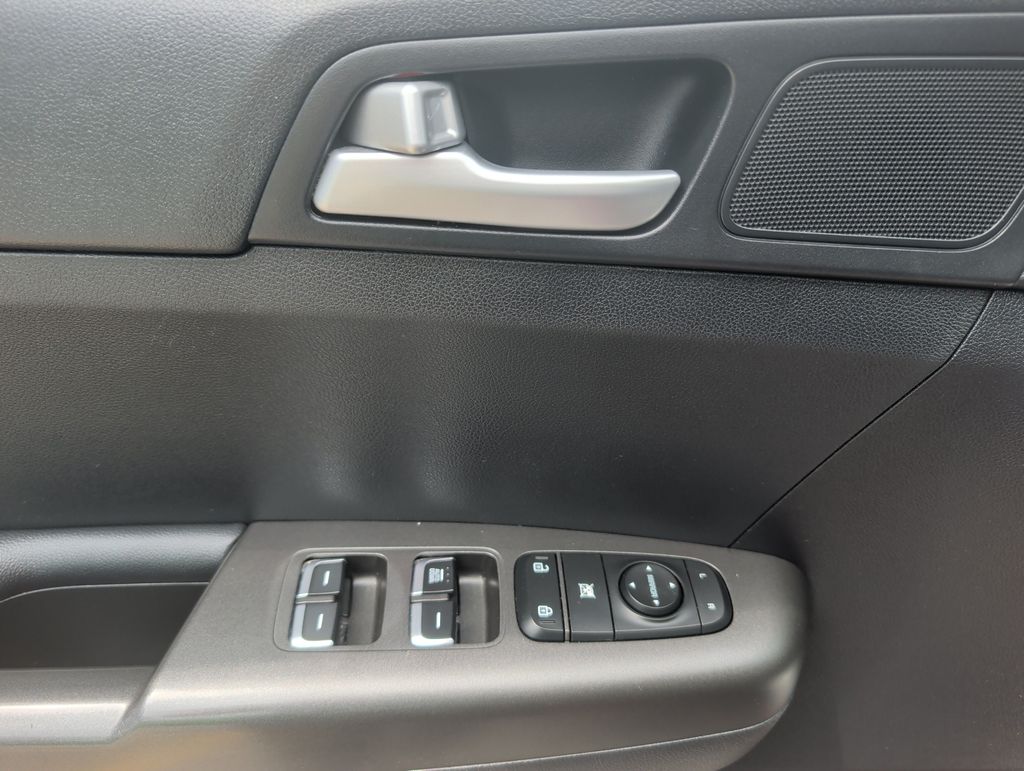 2020 Kia Sportage LX - Photo 10