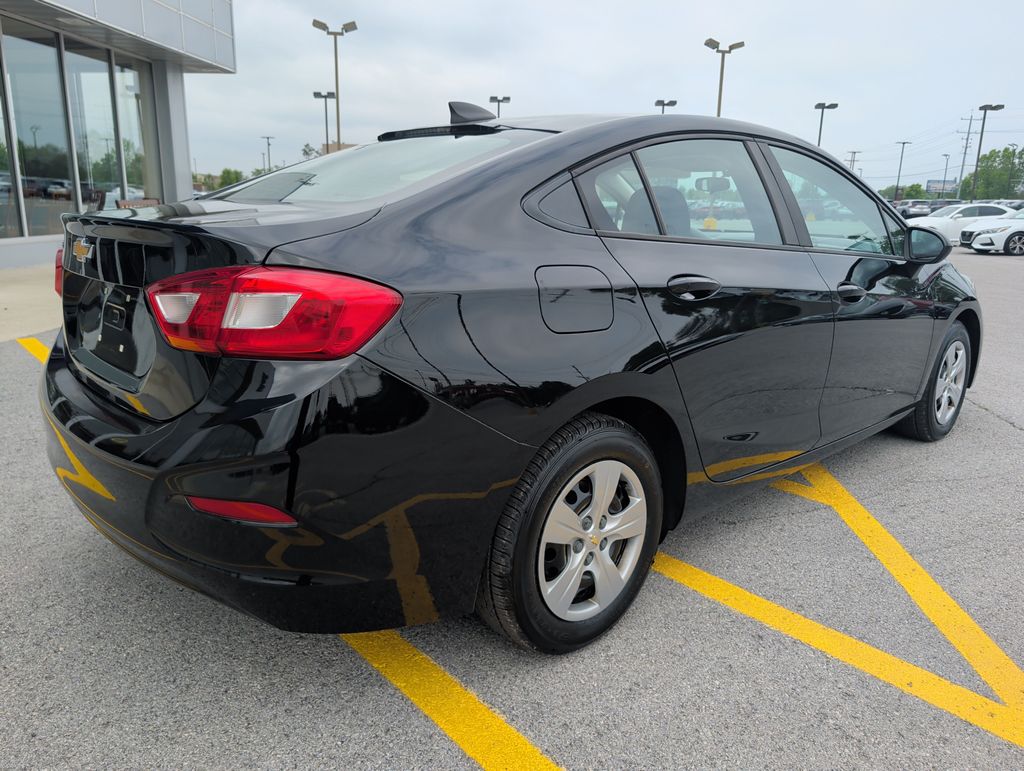 2017 Chevrolet Cruze LS - Photo 7