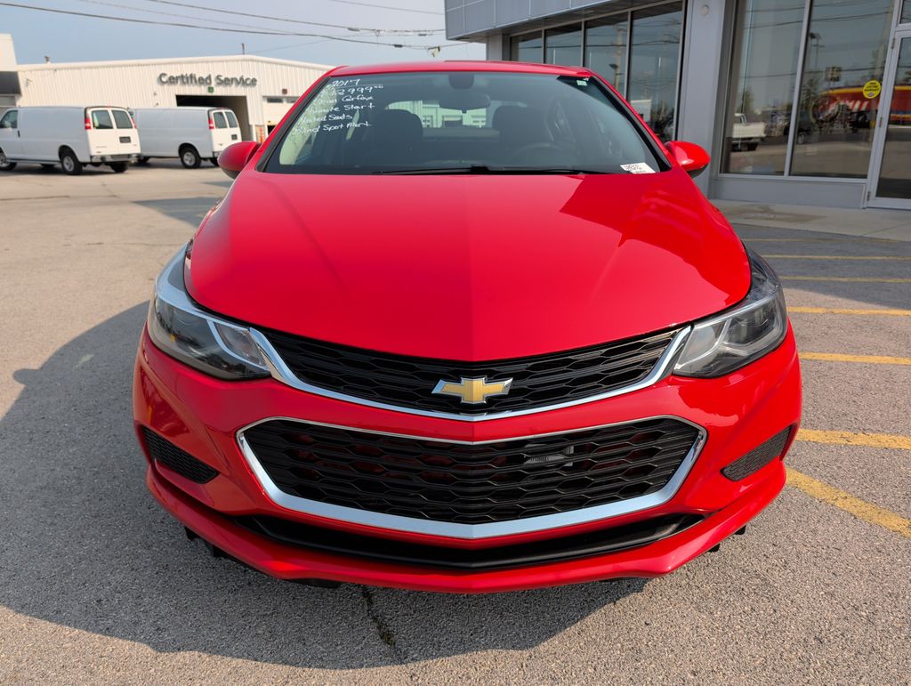 2017 Chevrolet Cruze LT photo 2