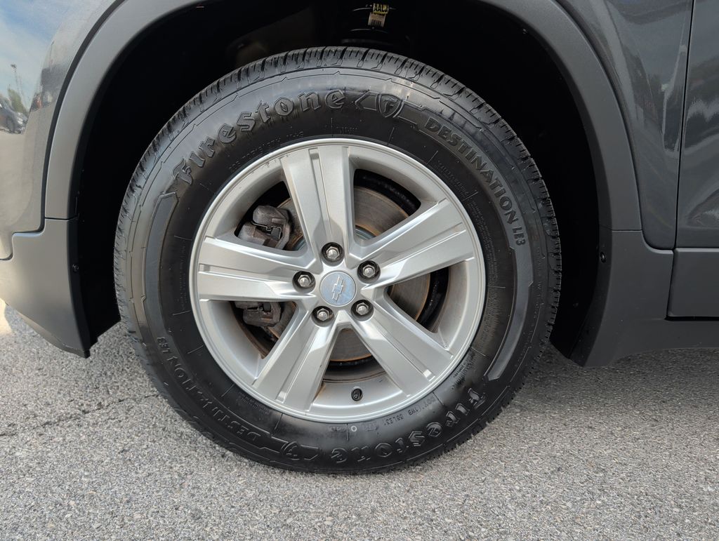 2019 Chevrolet Trax LS photo 4