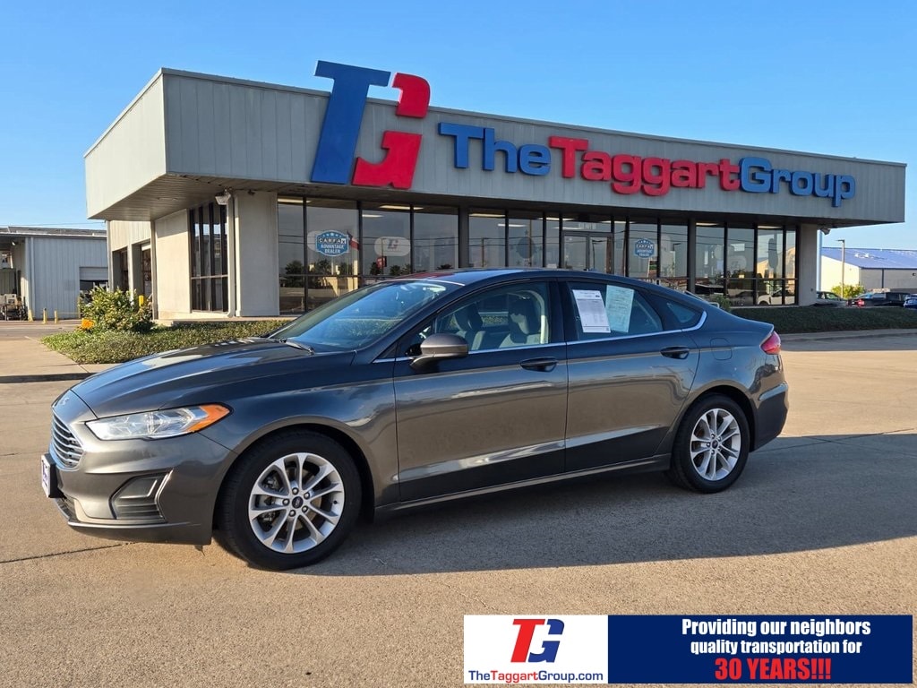 2020 Ford Fusion SE's photo