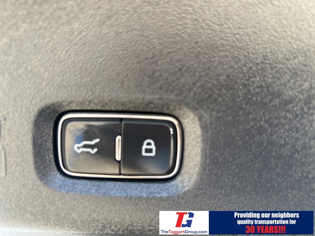 2025 Ford Expedition photo 4