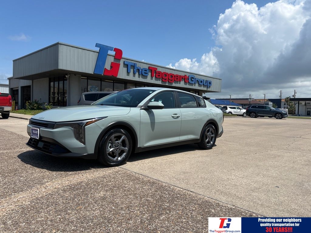 2025 Kia K4 LXS AT's photo
