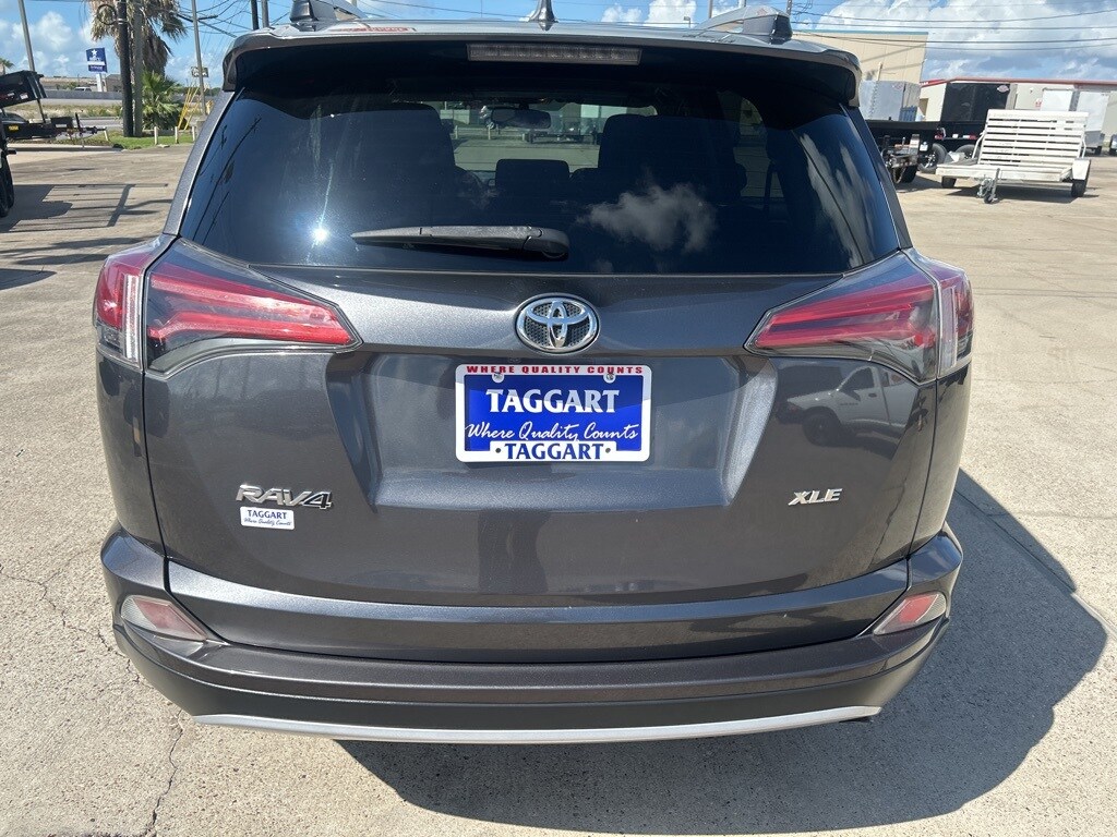 2016 Toyota RAV4 XLE photo 4